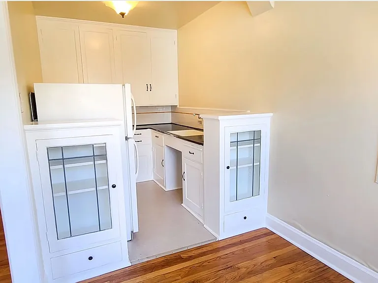 2167 NW Flanders St — Photo 3