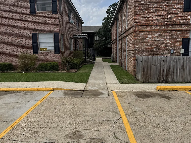 1010 S College Rd #8 — Photo 19