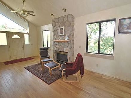 5th image of 565 Aspen Dr