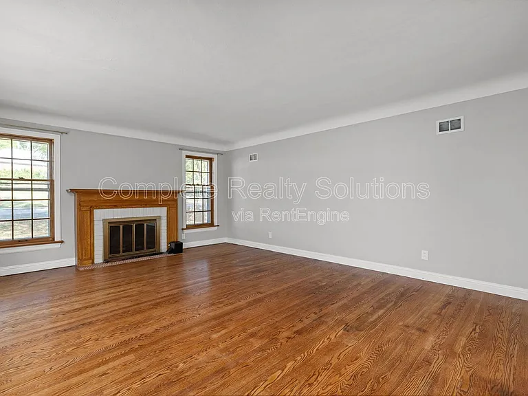 524 Gerald Pl — Photo 3