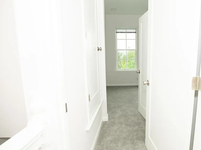 2728 22nd St NE — Photo 8