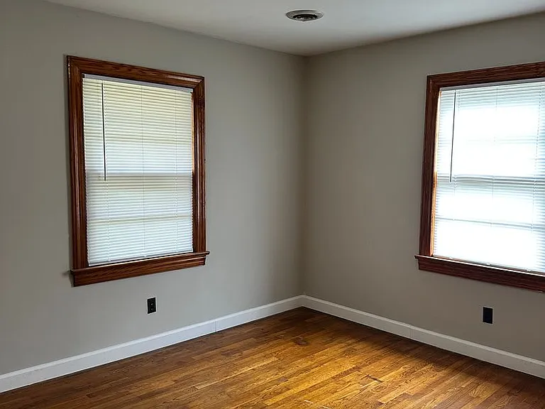 144 N Fairview Cir — Photo 22