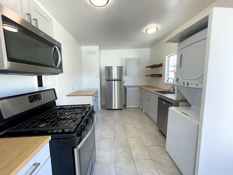 1517 E Maple St — Photo 5