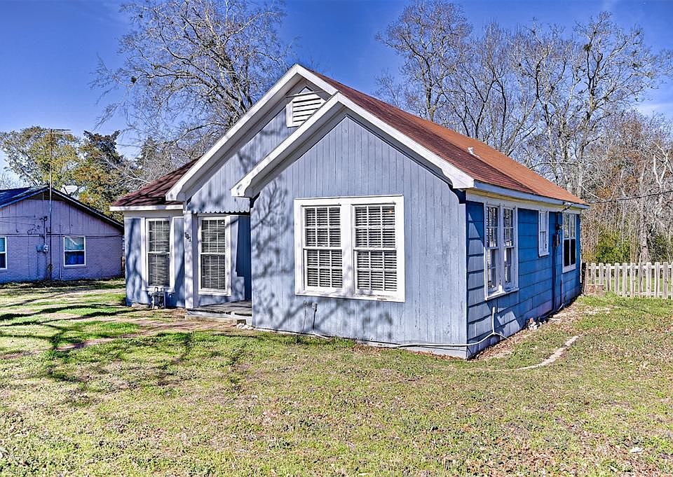 618 W Fisher St, Bellville, TX 77418 Zillow