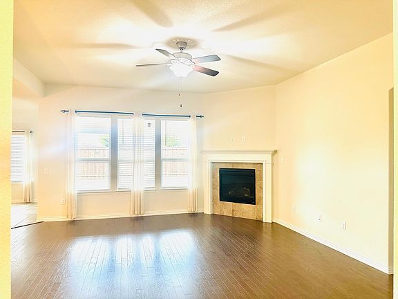 5th image of 3402 Woodford Dr