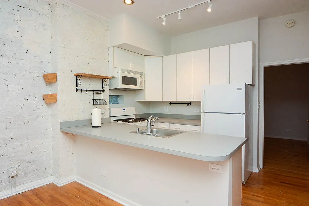 1129 N Winchester Ave — Photo 3