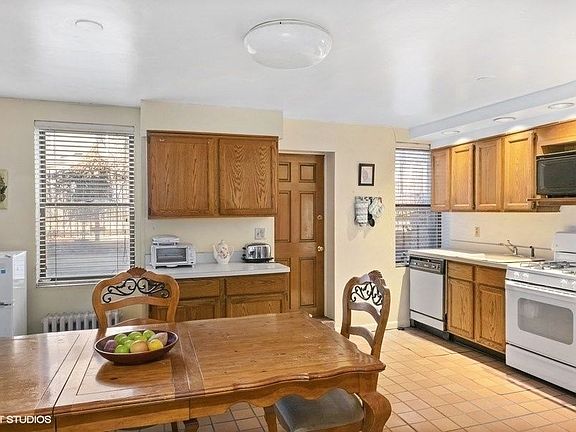 3rd image of 404 E 16th St