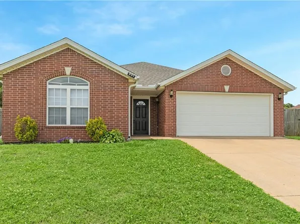 501 Firewood Dr, Centerton, AR 72719