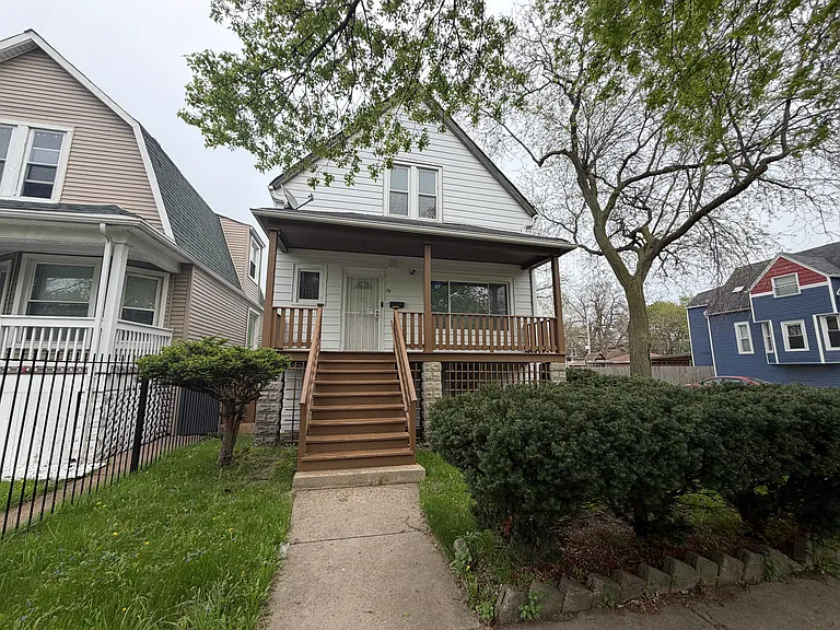7959 S Saginaw Ave — Photo 1