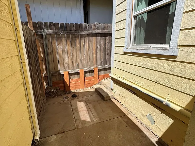 37 Olive St — Photo 22
