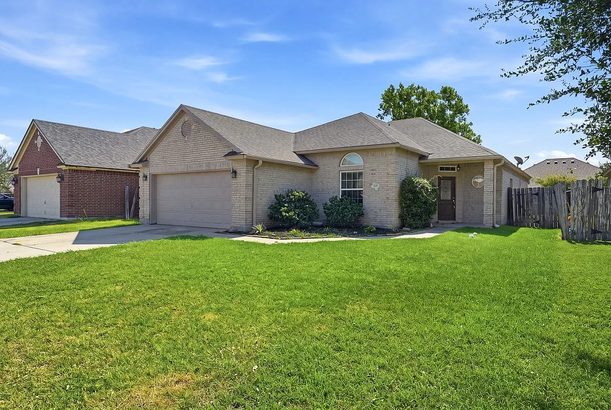 4 bed, 2.0 bath, 1731 sqft, $2,500 — Photo 1