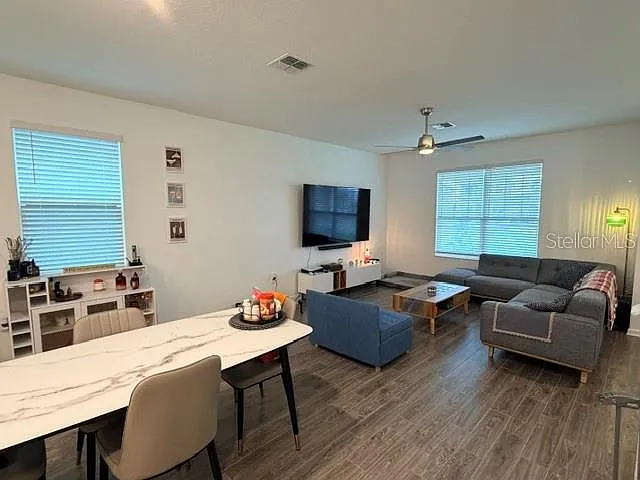 1704 Friendship Row — Photo 17