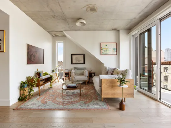 169 Huron Street image 3 of 11