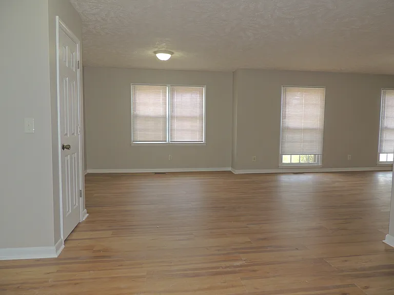 7115 Enfield Dr — Photo 6