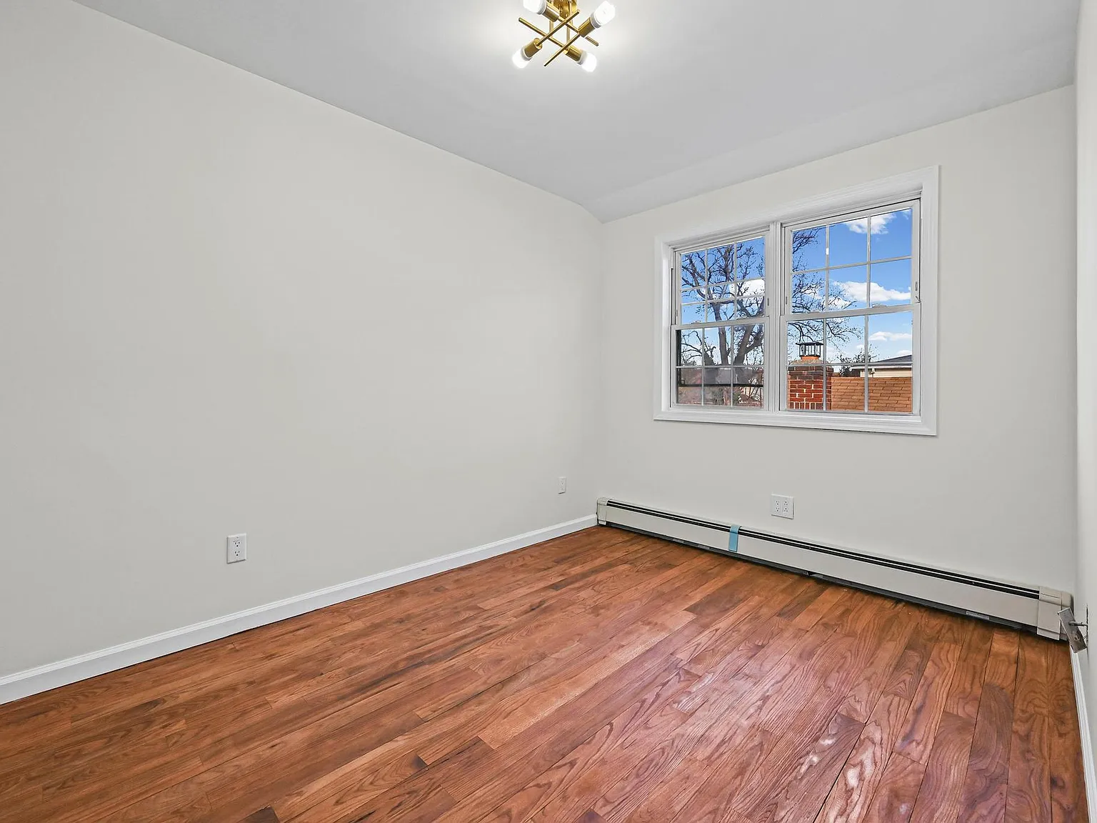 5 bed, 1900 sqft, $3,800 — Photo 3