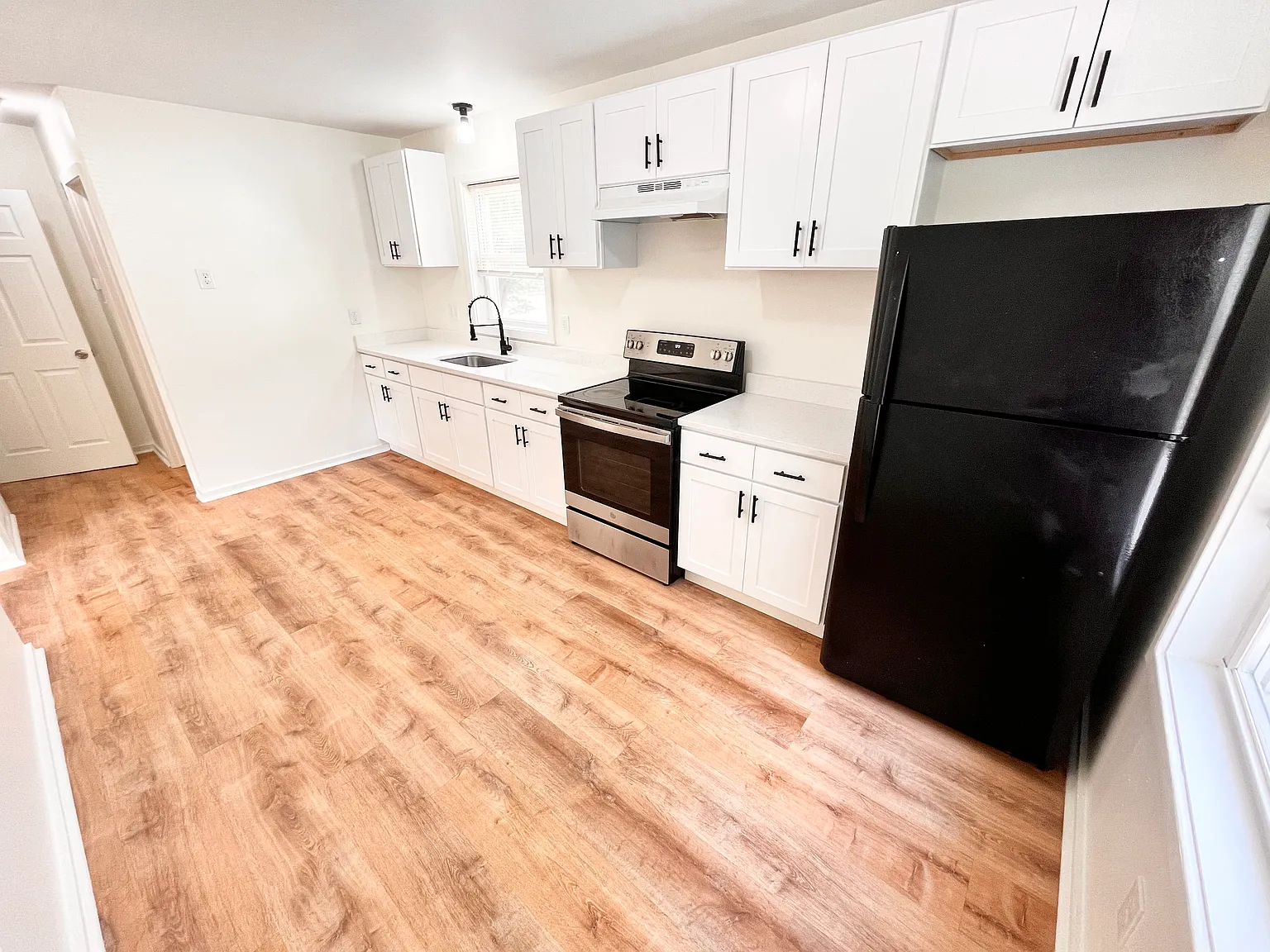 2 bed, 1.5 bath, 1890 sqft, $1,750 — Photo 4