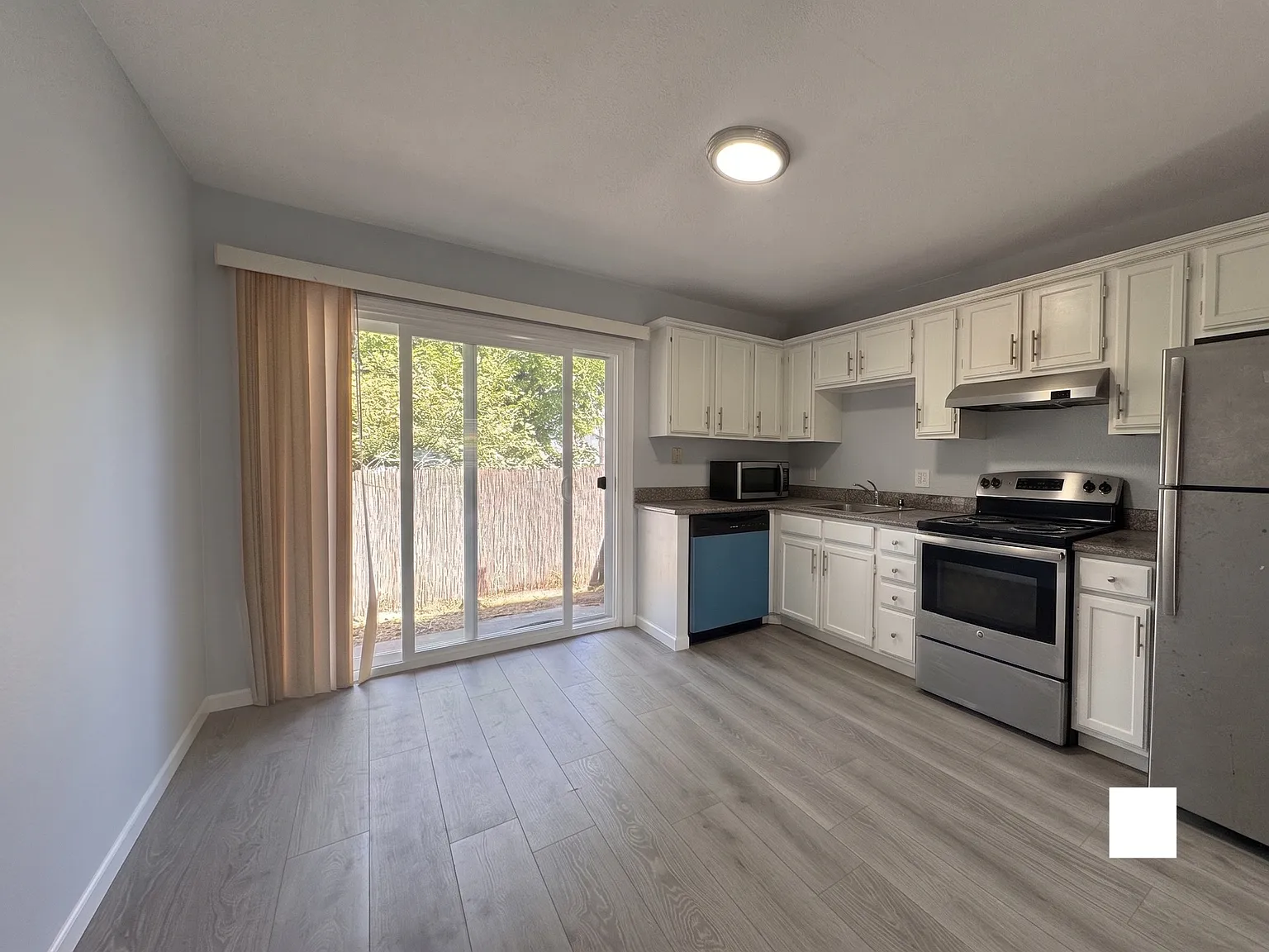 2 bed, 750 sqft, $2,350 — Photo 2