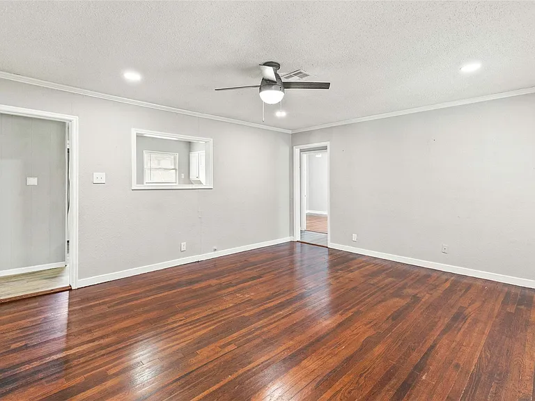 223 Jasmine St — Photo 6