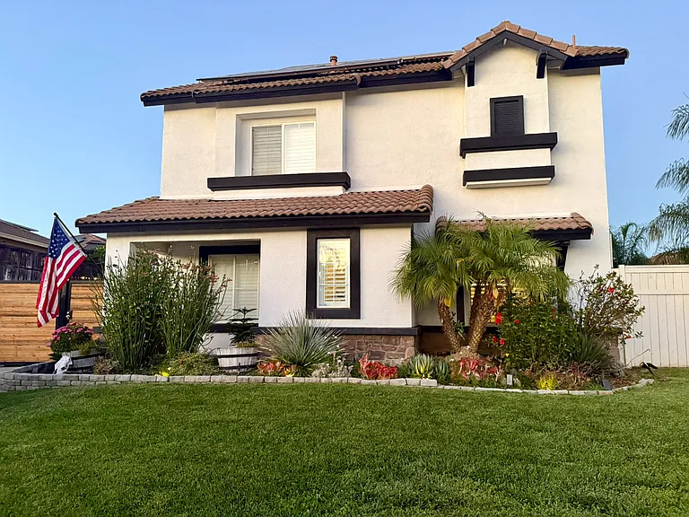 37244 Fallsgrove Ave — Photo 1