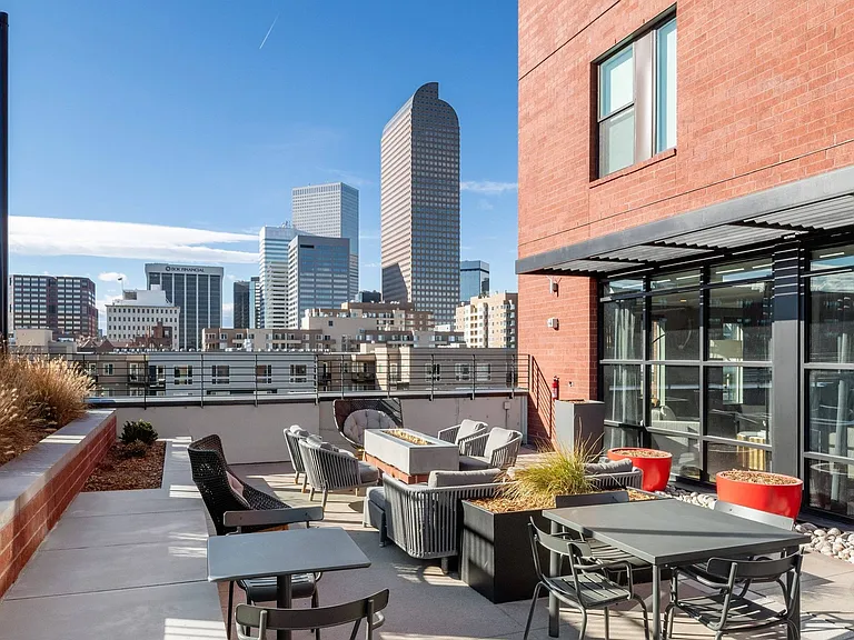 UptownDenver_amenity_rooftop lounge
