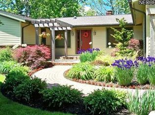17266 Long Meadow Trl, Chagrin Falls, OH 44023