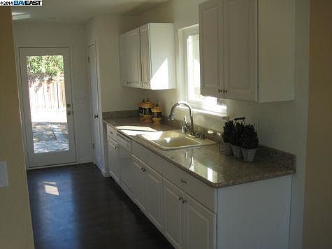 5th image of 938 Sunset Dr