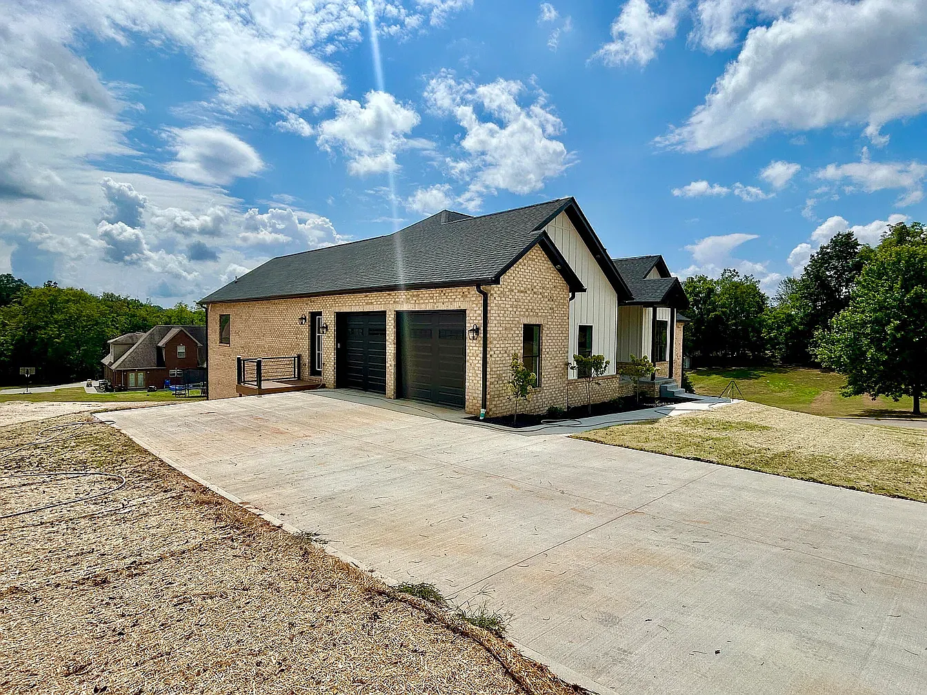 5 bed, 4750 sqft, $5,000 — Photo 3