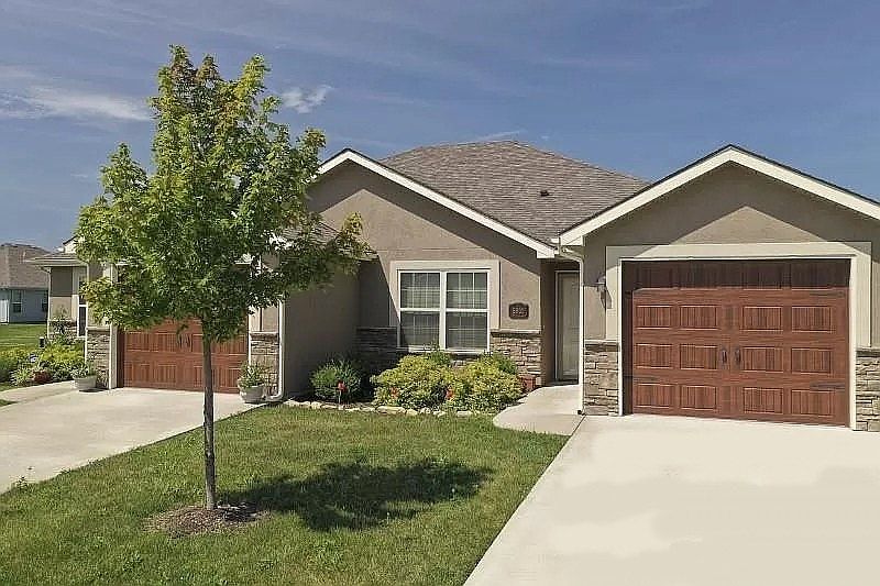 1st image of 210 SW Laurel Dr #222
