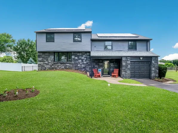 106 Cedarbrook Dr, Southampton, PA 18966
