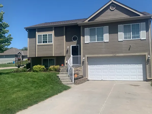 11215 S 212th St, Gretna, NE 68028