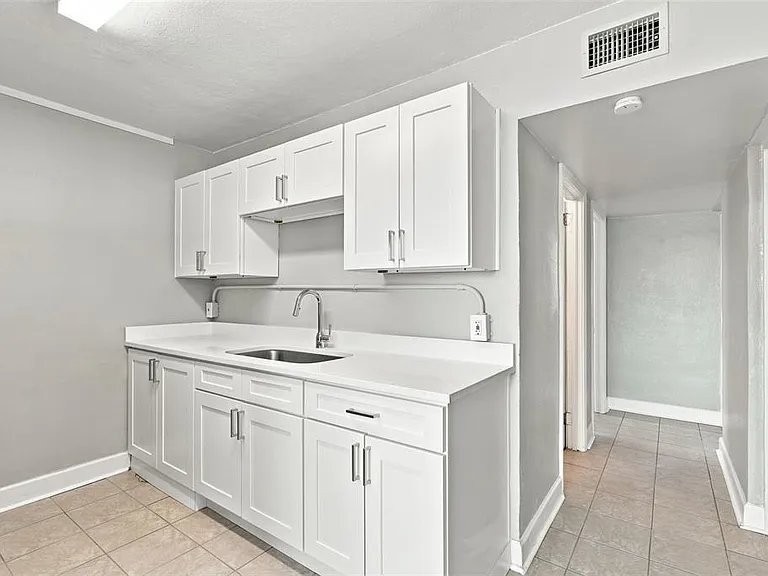 1812 Killarney Dr — Photo 13