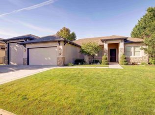 12141 W Pinewood River Ln, Star, ID 83669