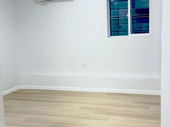 Open concept/ kitchen/dining/living