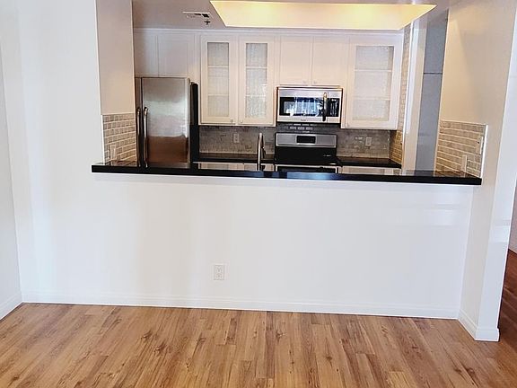 2nd image of 1031 N Crescent Heights Blvd #1DD