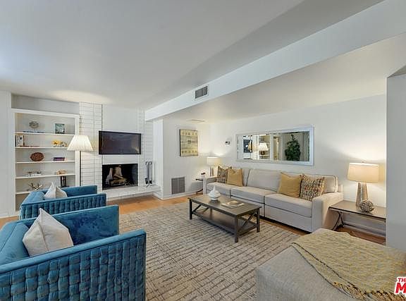 3rd image of 4240 Fulton Ave Unit 208