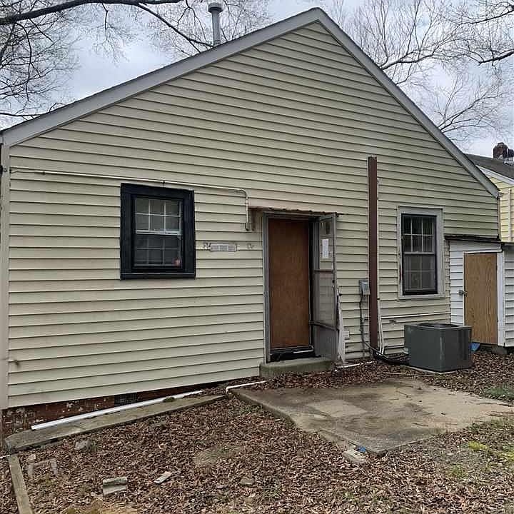 2nd image of 2509 Rochelle St