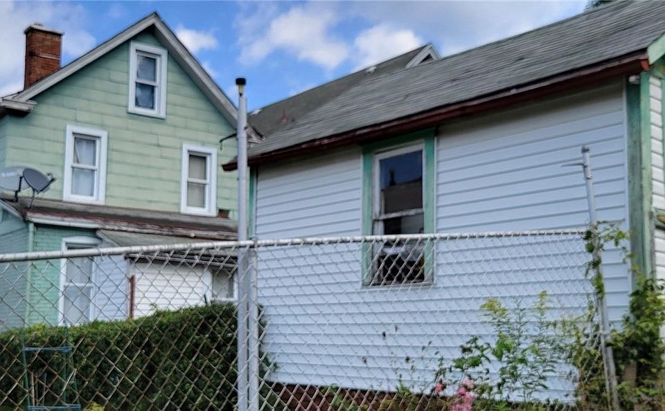 2nd image of 610 Saint Clair Ave