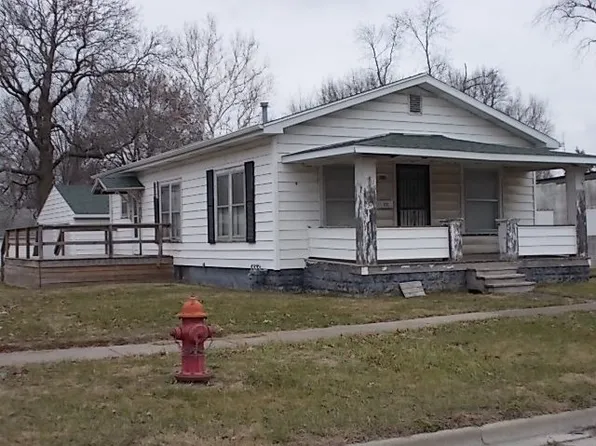 312 W Washington St, Pana, IL 62557