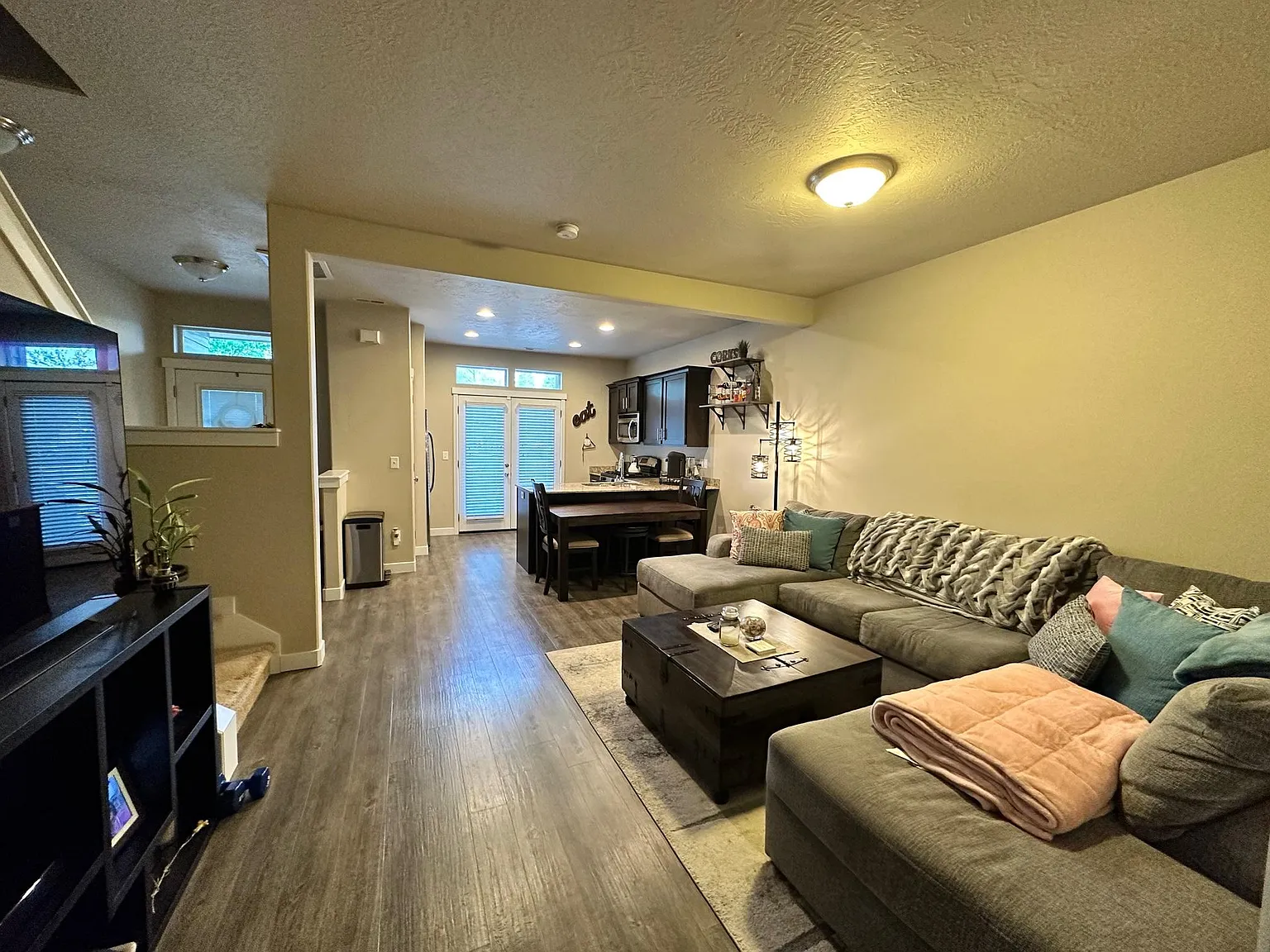3 bed, 2.5 bath, 1516 sqft, $2,250 — Photo 4
