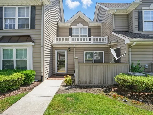 2459 Old Greenbrier Rd #121, Chesapeake, VA 23325