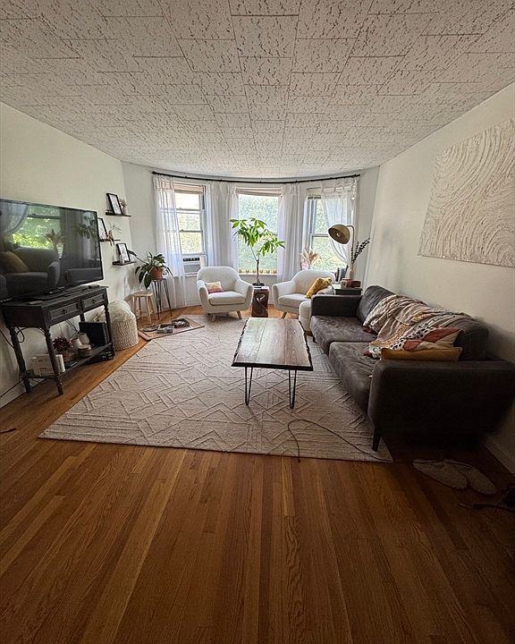 1st image of 198 Saint Paul St APT 4