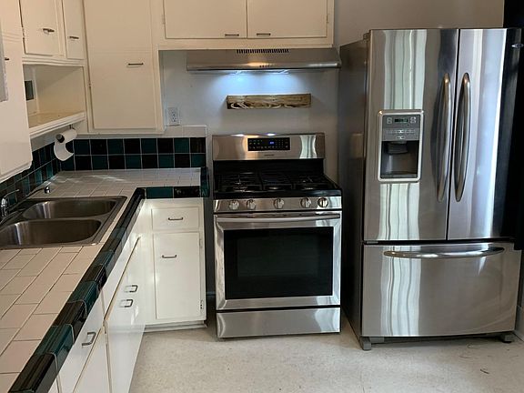 5th image of 614 Molino Ave
