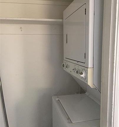 4th image of 209-211 Platt Ave #209-1