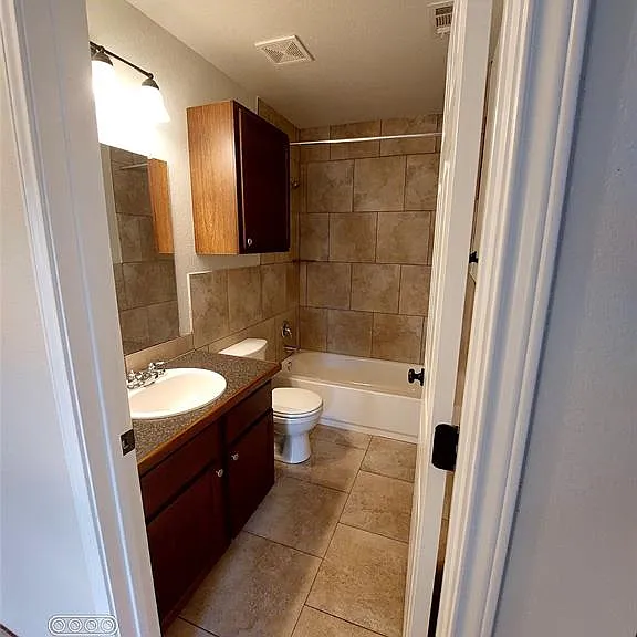 2503 Oak Ln — Photo 5