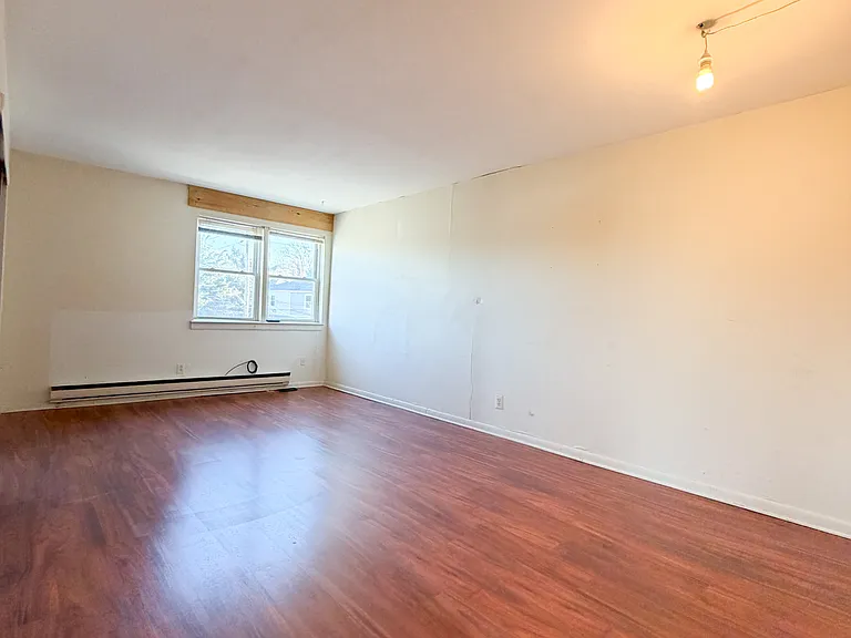 39-08 Little Neck Pkwy #3F — Photo 1