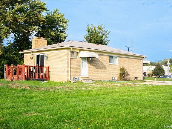 2nd image of 33939 Mound Rd
