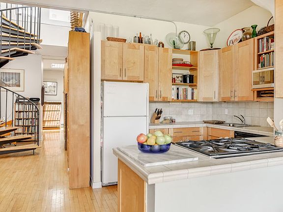 3rd image of 497 Pacific St APT 4A