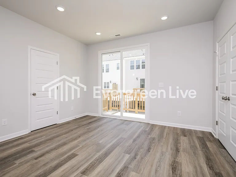 562 Hodge Rd — Photo 5
