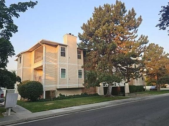 3rd image of 810 E Gatewood Dr