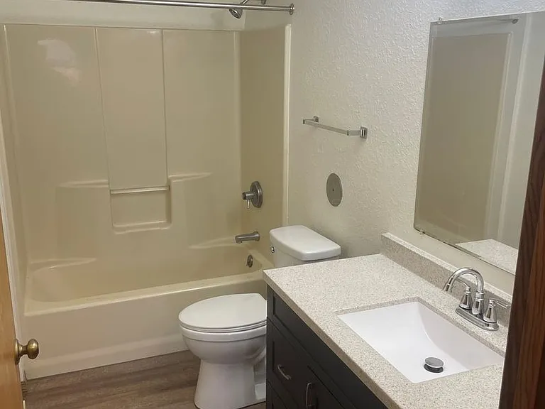 3949 Washington Avenue Apartments — Photo 7